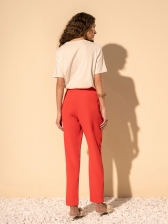 BLUSA T-SHIRT DE MANGAS CURTAS COM ESTAMPA E APLICAÇÕES