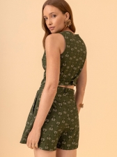 BLUSA CURTA ESTAMPADA TRANSPASSADA COM AMARRAÇÃO LATERAL