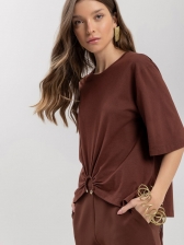 Blusa em algodão com mangas médias e argola frontal