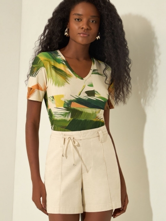 BLUSA ESTAMPADA COM DECOTE EM V E MANGAS CURTAS