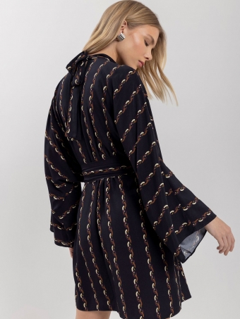 VESTIDO CURTO ESTAMPADO COM GOLA ALTA E CINTO DE ARGOLA