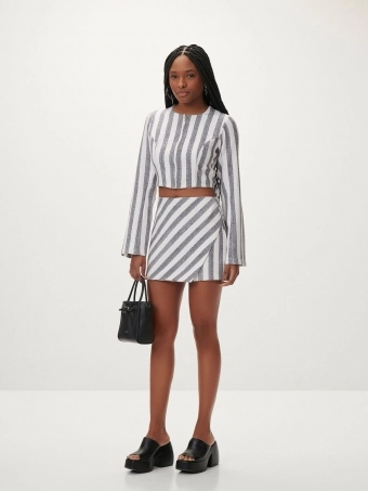 SHORTS-SAIA EM TECIDO PLANO COM CINTURA MÉDIA