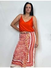 Blusa básica de alças finas com decote em viscose