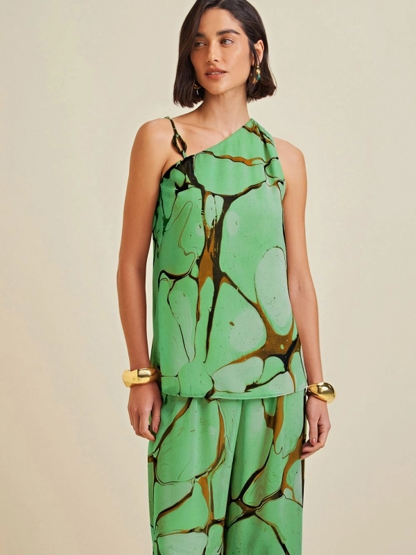 BLUSA DECOTE ASSIMETRICO ALÇA DETALHE ALÇA