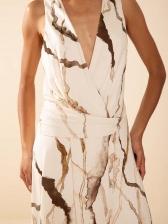 VESTIDO AJUSTADO DECOTE TRANSPASSADO SEM MANGAS MIDI