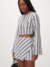 SHORTS-SAIA EM TECIDO PLANO COM CINTURA MÉDIA