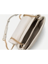 BOLSA MÉDIA TEXTURIZADA COM ALÇA CORRENTE E FECHO EM METAL