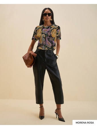 CAMISETA SOLTA DECOTE CARECA BORDO