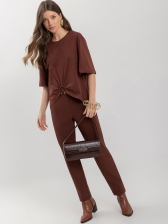 Blusa em algodão com mangas médias e argola frontal