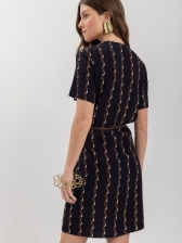 VESTIDO CURTO ESTAMPADO DE MANGAS COM DECOTE QUADRADO