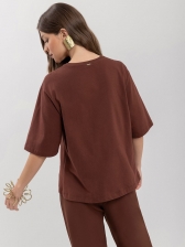 Blusa em algodão com mangas médias e argola frontal