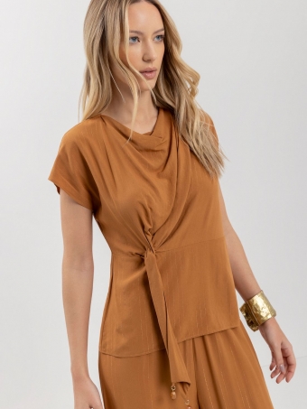 BLUSA DE MANGAS CURTAS EM VISCOSE COM FIOS DE LUREX