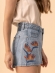 SHORTS JEANS DE CINTURA MÉDIA COM BORDADOS